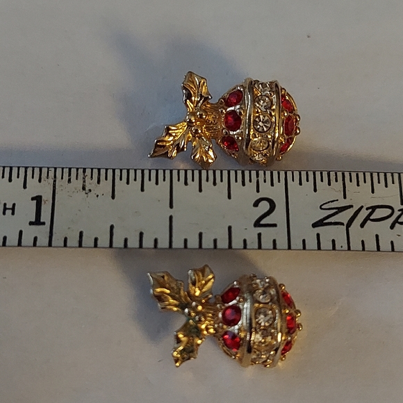 Avon Vintage Christmas Earrings - Picture 9 of 10